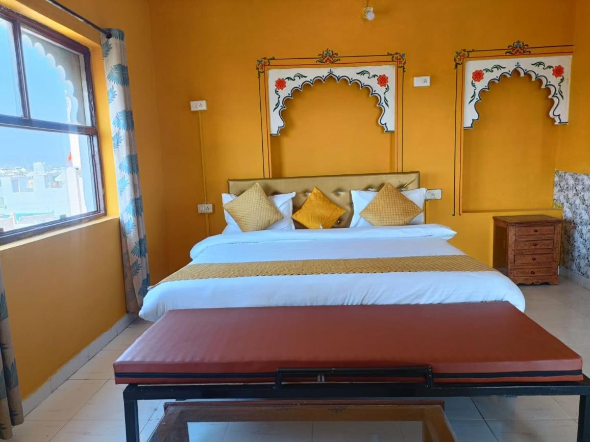 The Hostel Crown Udaipur Bagian luar foto